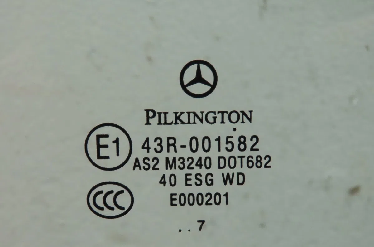 Glace porte av d Mercedes-benz CLASSE C (W204) C 220 cdi (204.008) (2007-2008) 4 portes occasion