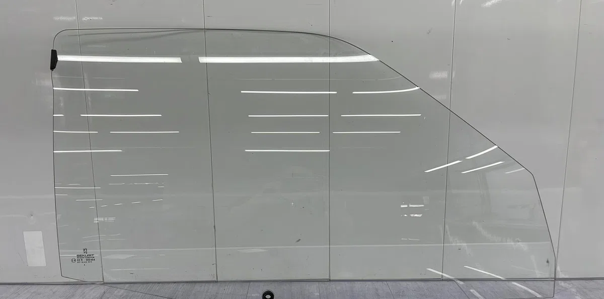 Glace porte av d PEUGEOT 106 PHASE 1 occasion