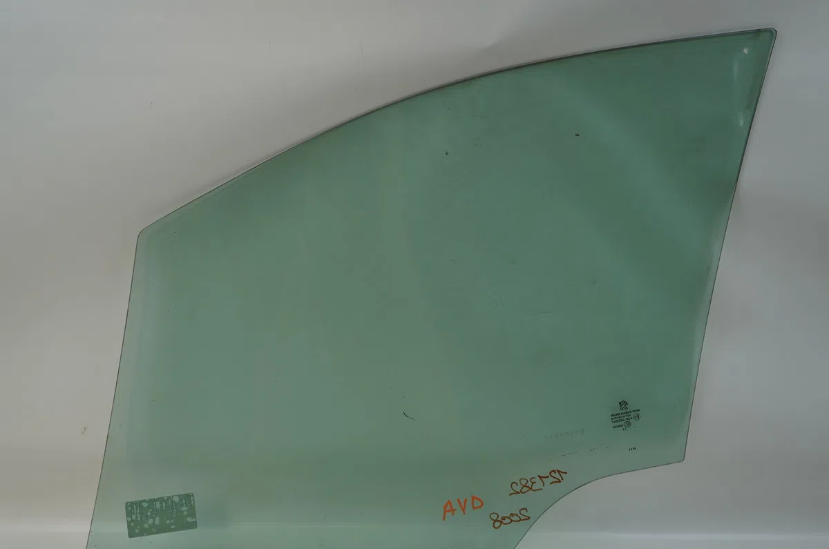 Glace porte av d Peugeot 2008 I (CU_) 1.2 puretech 82 (2018-2019) occasion