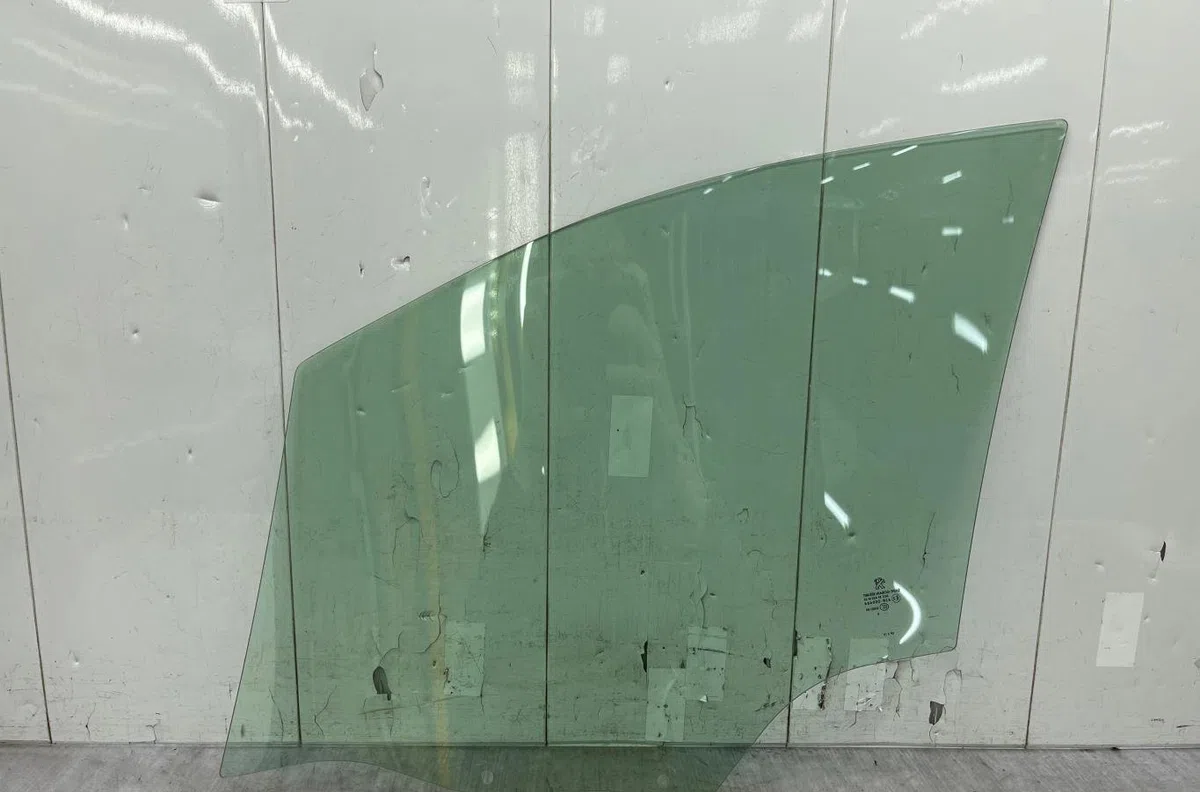 Glace porte av d PEUGEOT 208 1 PHASE 1 occasion