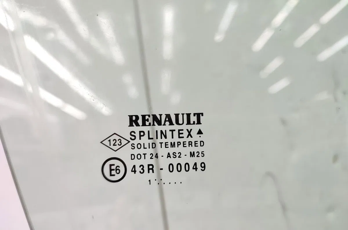 Glace porte av d RENAULT CLIO 2 PHASE 2 occasion