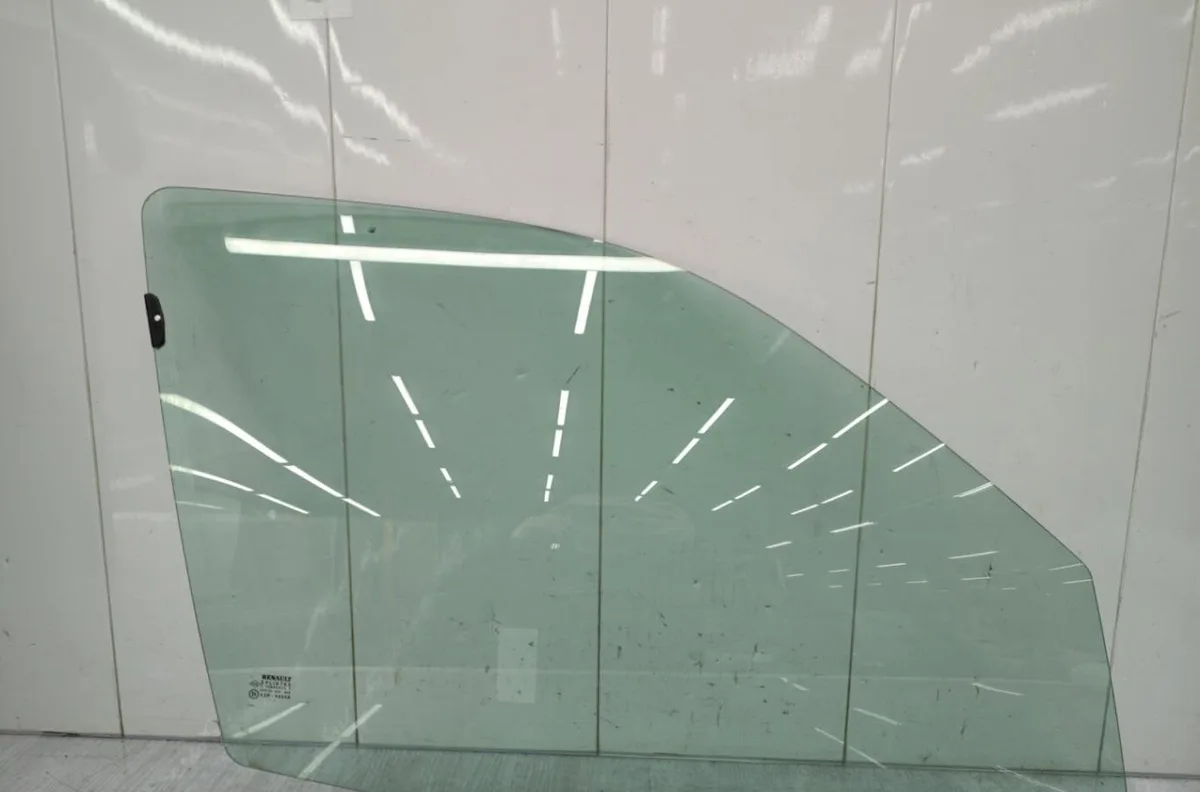 Glace porte av d RENAULT CLIO 2 PHASE 2 occasion