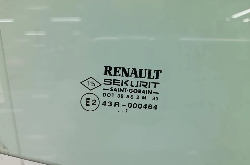 Glace porte av d RENAULT CLIO 2 PHASE 2 occasion