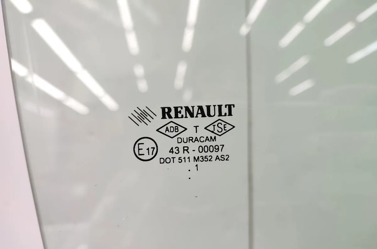 Glace porte av d RENAULT CLIO 3 PHASE 2 occasion