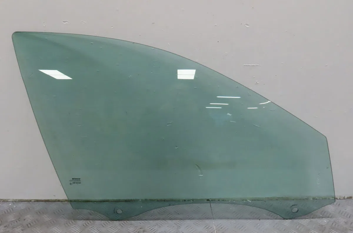 Glace porte av d Renault LAGUNA II Grandtour (KG0-1_) 2.2 dci (kg0f) (2001-2006) occasion