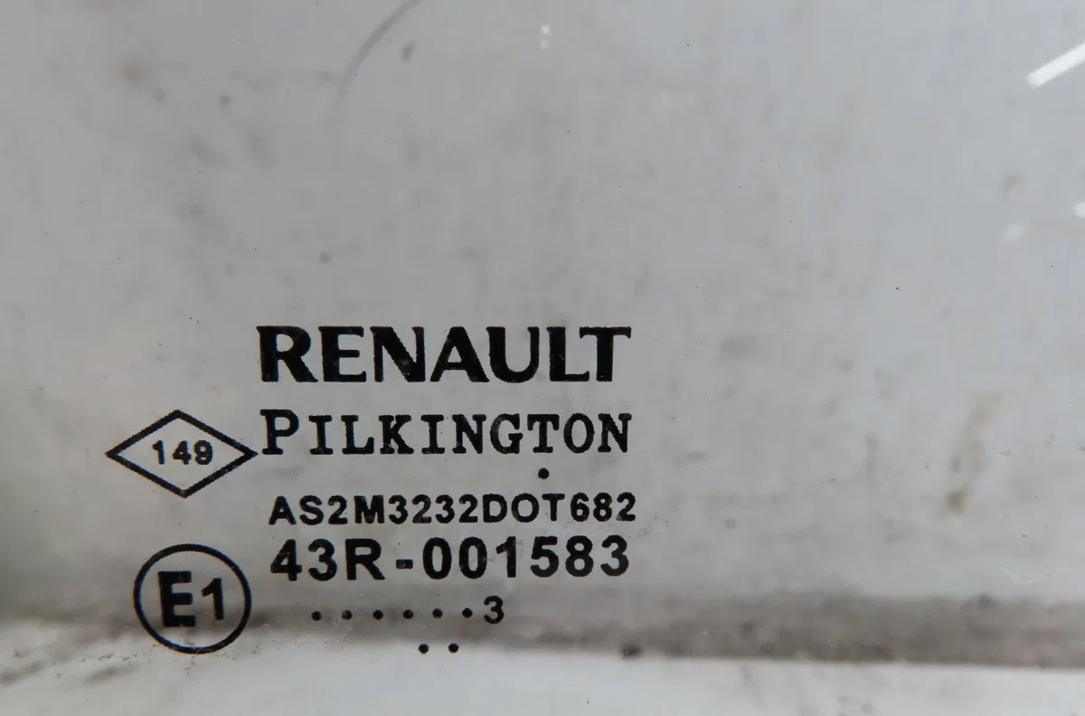 Glace porte av d Renault TWINGO II (CN0_) 1.2 16v (cn04, cn0a, cn0b) (2007-2014) 3 portes occasion