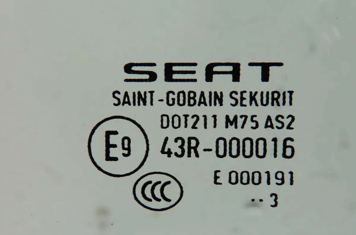 Glace porte av d Seat LEON (5F1) 2.0 tdi (2012-2020) 5 portes occasion