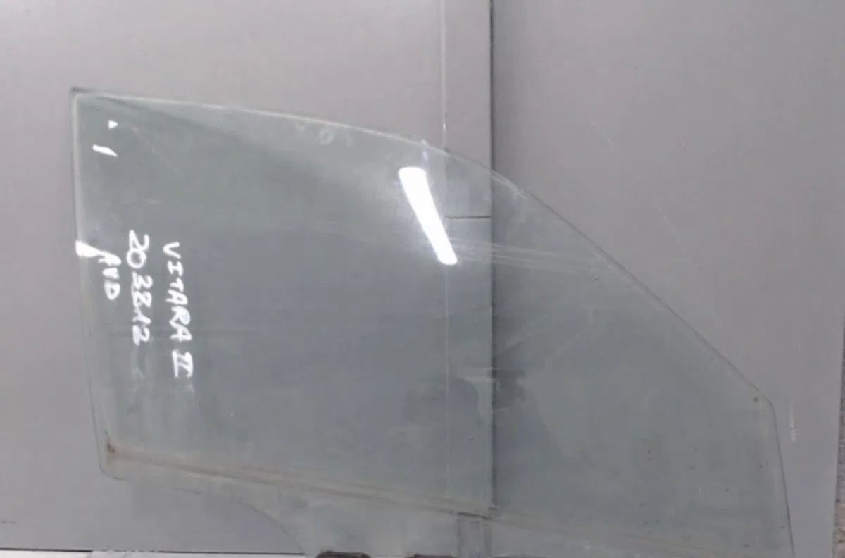 Glace porte av d Suzuki GRAND VITARA II (JT, TE, TD) 2.0 traction intégrale (td54, jb420) (2005-2015) occasion
