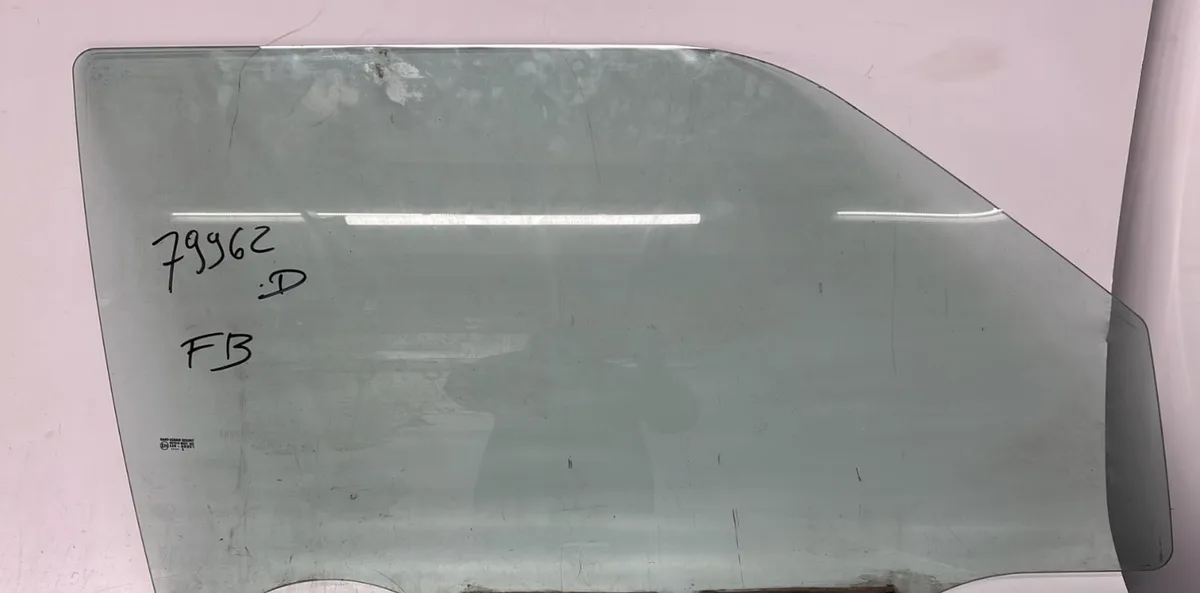 Glace porte av d SUZUKI SWIFT 3 occasion