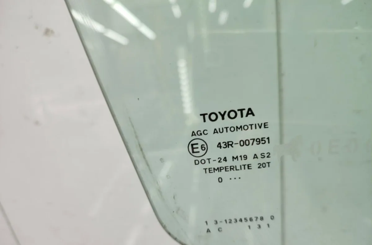 Glace porte av d TOYOTA AURIS 1 PHASE 2 occasion