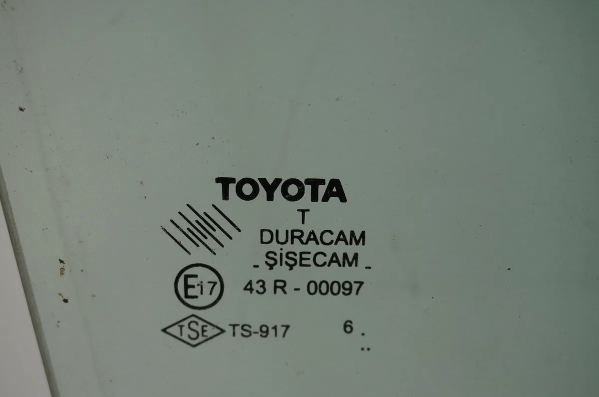 Glace porte av d Toyota COROLLA Verso (ZER_, ZZE12_, R1_) 2.2 d-4d (aur10_) (2005-2009) 5 portes occasion