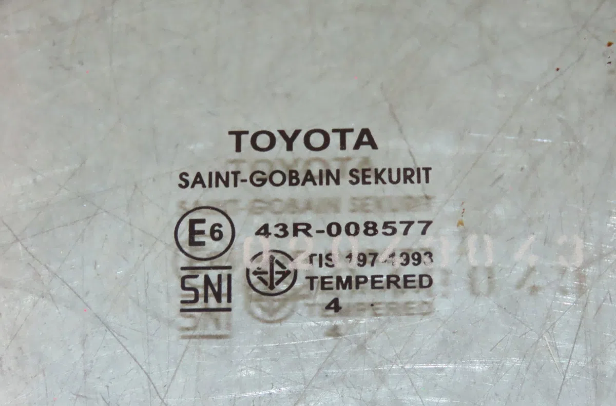 Glace porte av d TOYOTA HILUX occasion