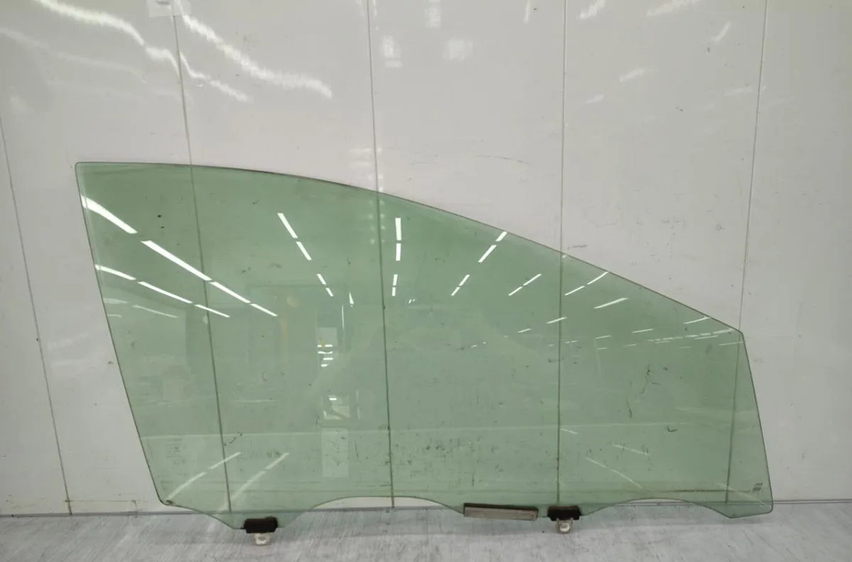 Glace porte av d TOYOTA PRIUS 2 occasion