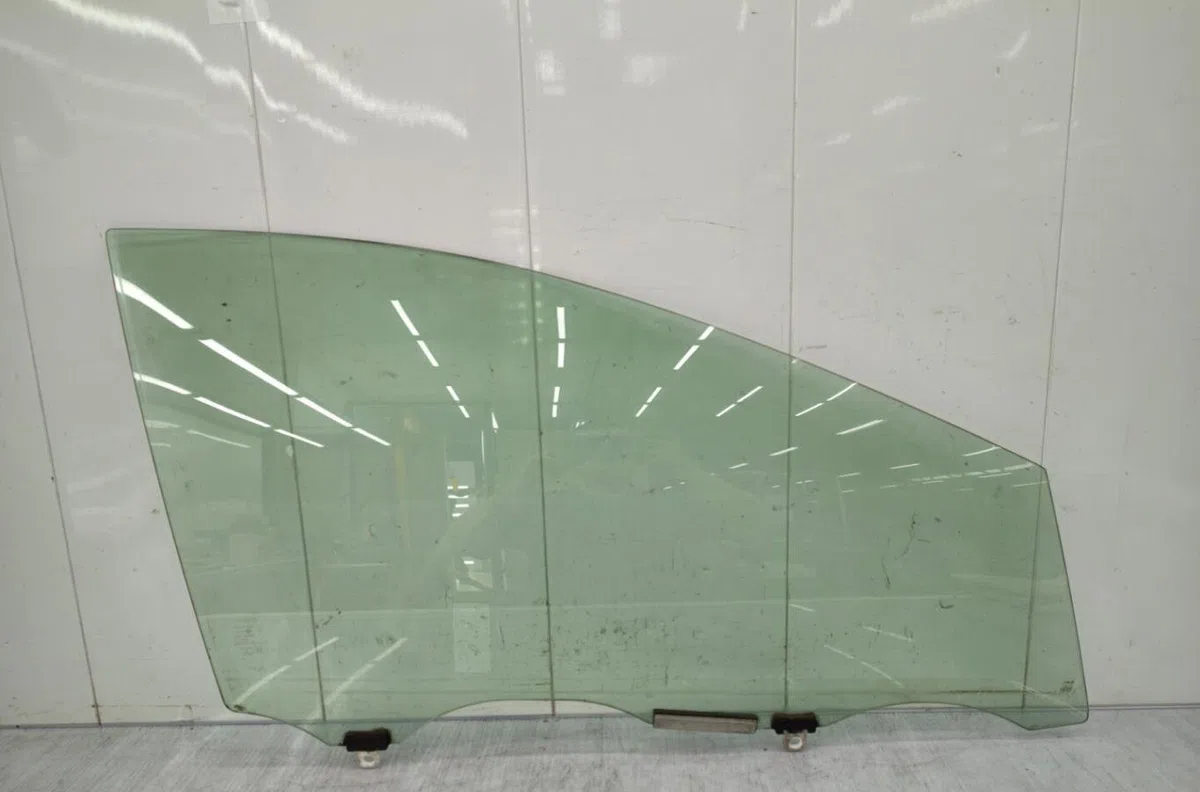 Glace porte av d TOYOTA PRIUS 2 occasion