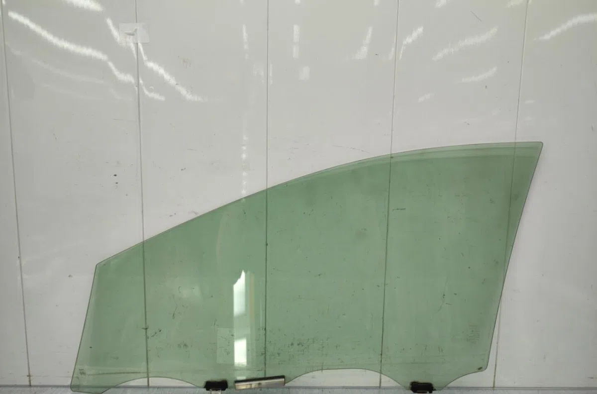 Glace porte av d TOYOTA PRIUS 2 occasion