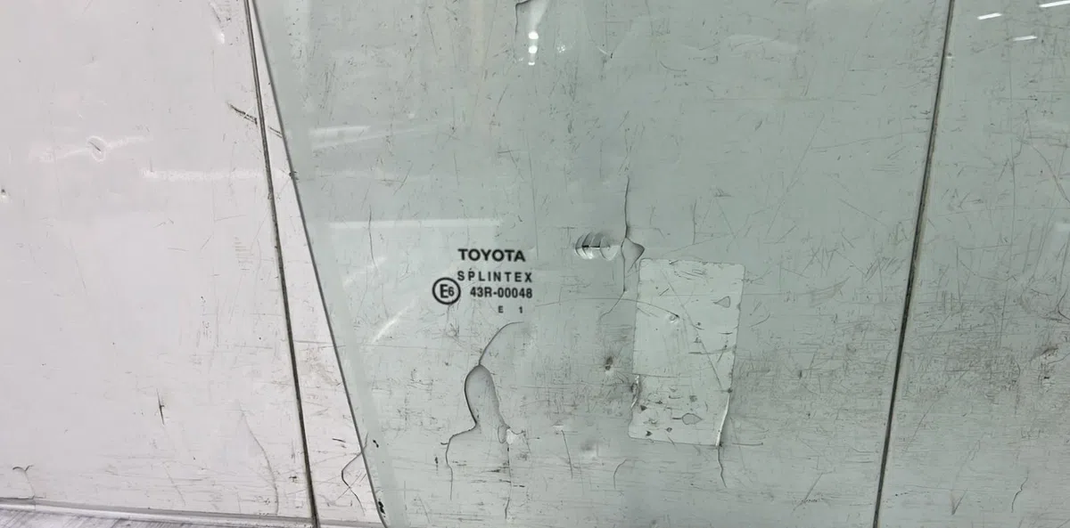 Glace porte av d TOYOTA YARIS 1 PHASE 1 occasion