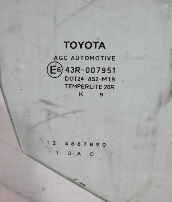 Glace porte av d TOYOTA YARIS 2 PHASE 2 occasion