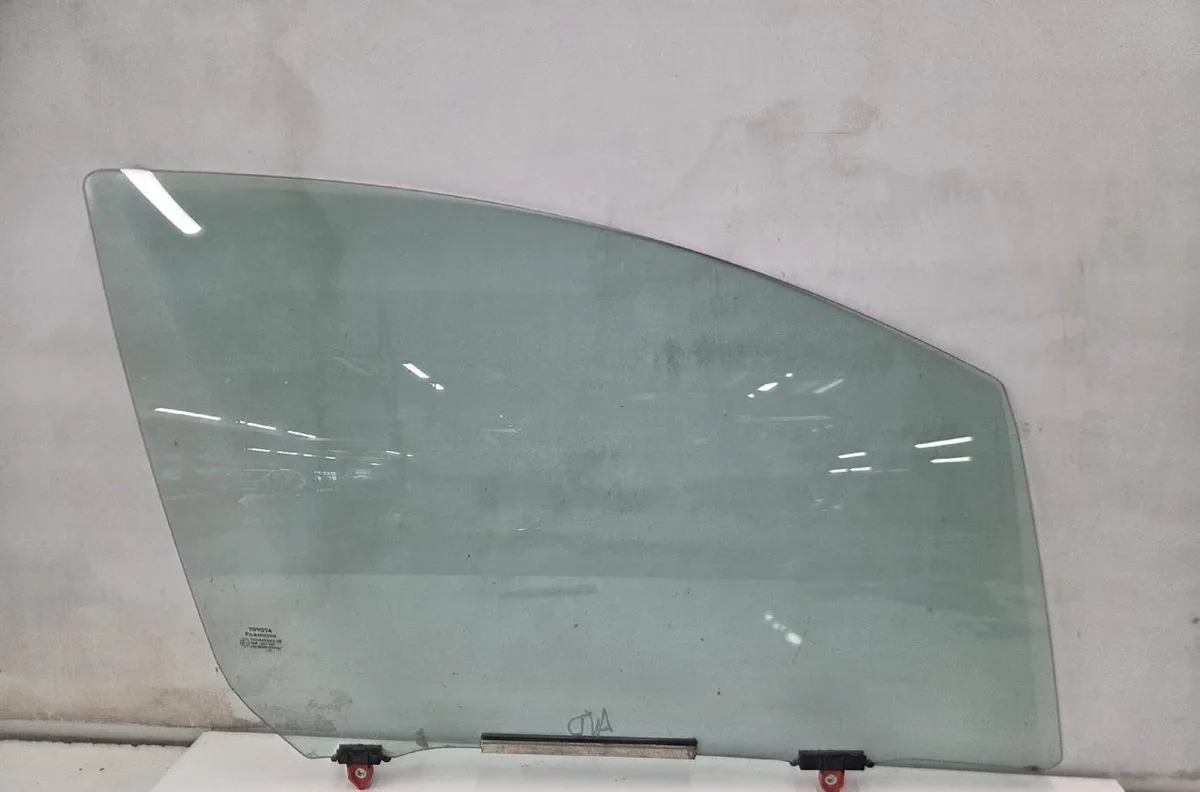 Glace porte av d TOYOTA YARIS 3 PHASE 2 occasion