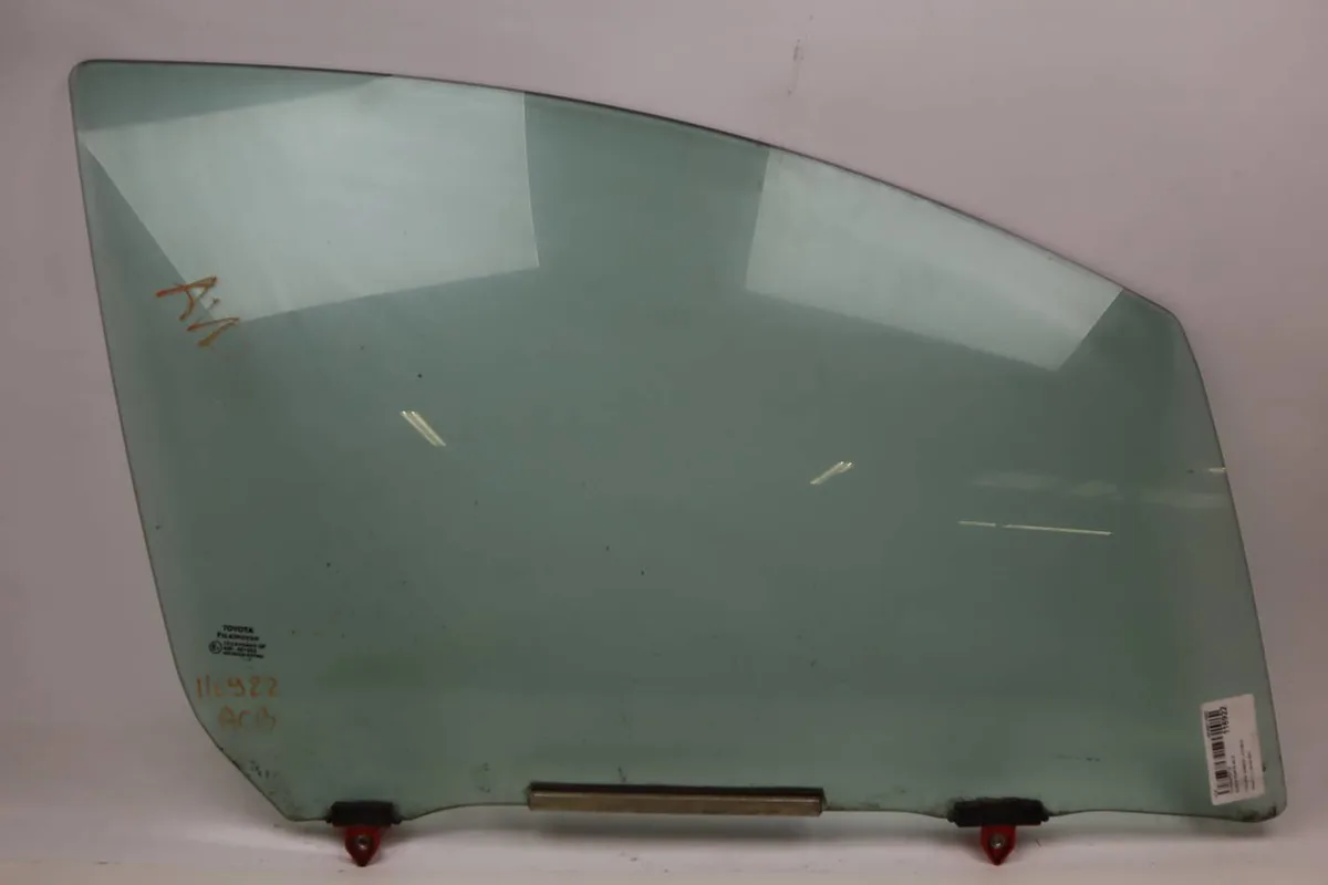Glace porte av d Toyota YARIS (_P13_) 1.4 d (nlp130_) (2011) occasion