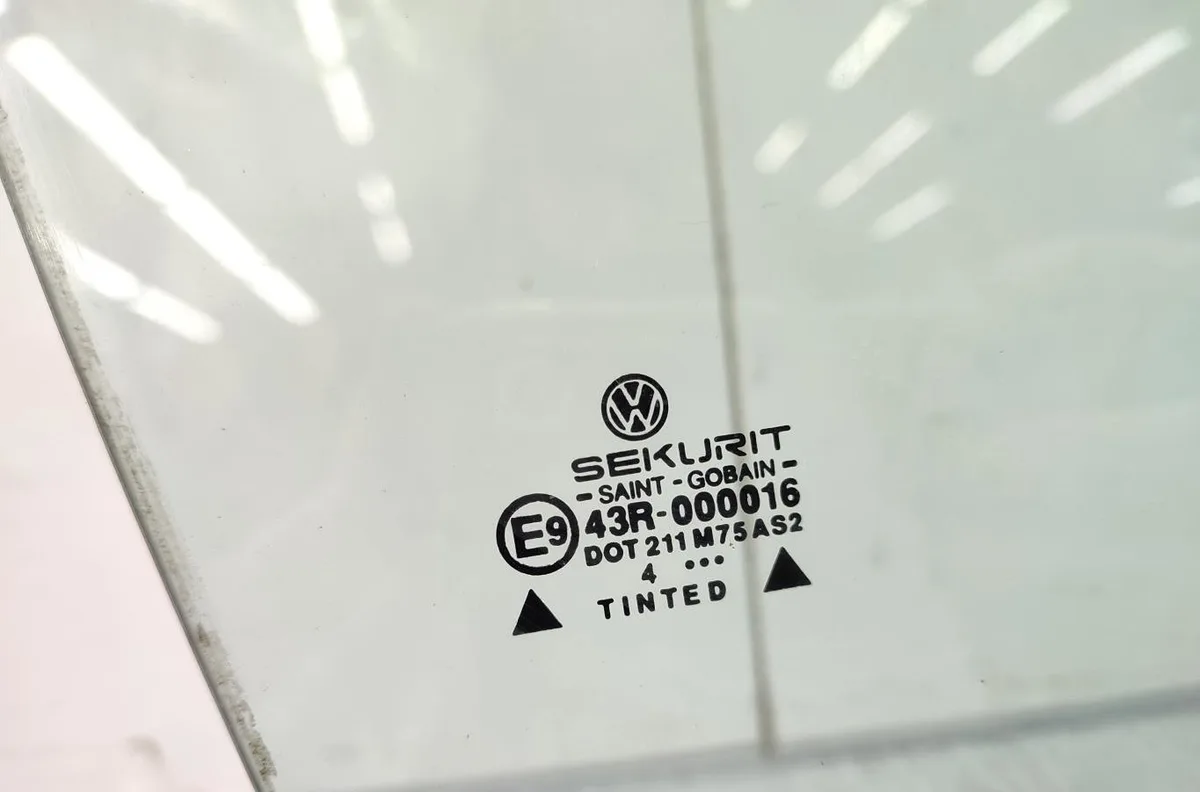 Glace porte av d VOLKSWAGEN POLO 3 PHASE 1 occasion