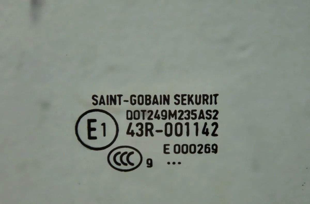 Glace porte av d Volkswagen POLO V (6R1, 6C1) 1.6 tdi (2009) 5 portes occasion