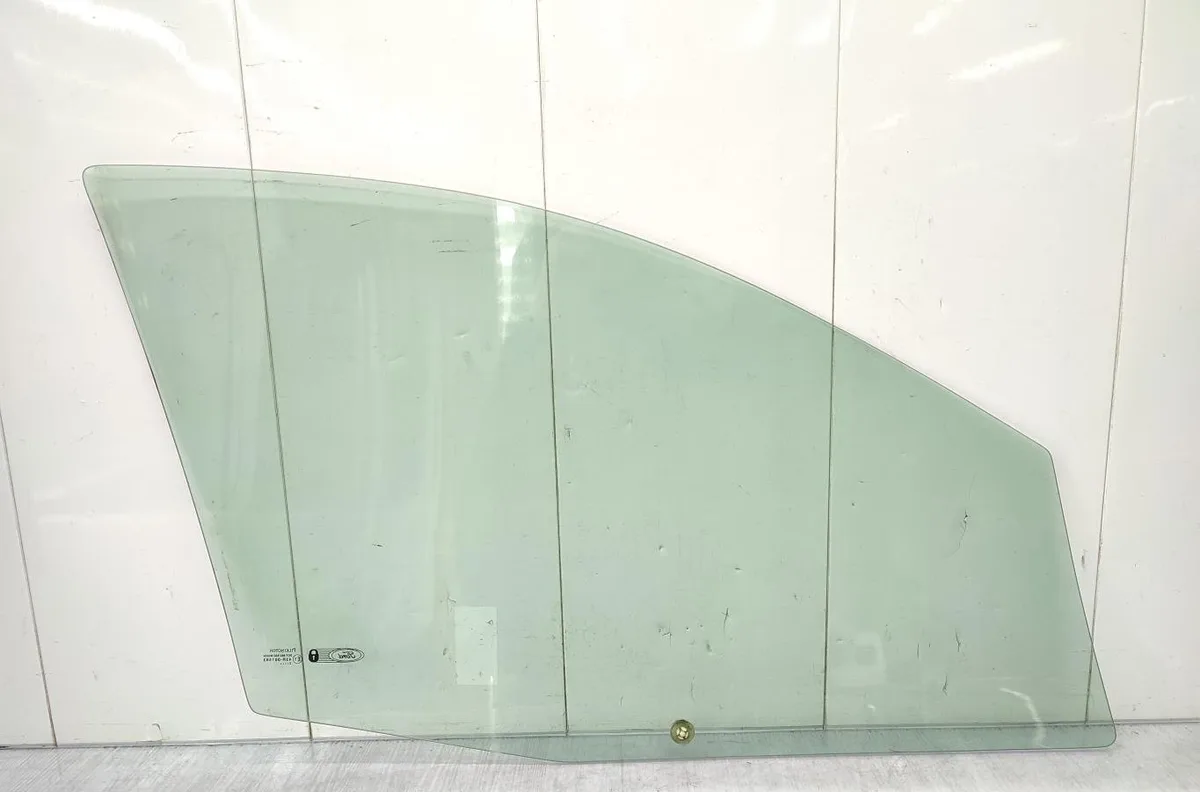 Glace porte av g FORD FIESTA 5 PHASE 1 occasion
