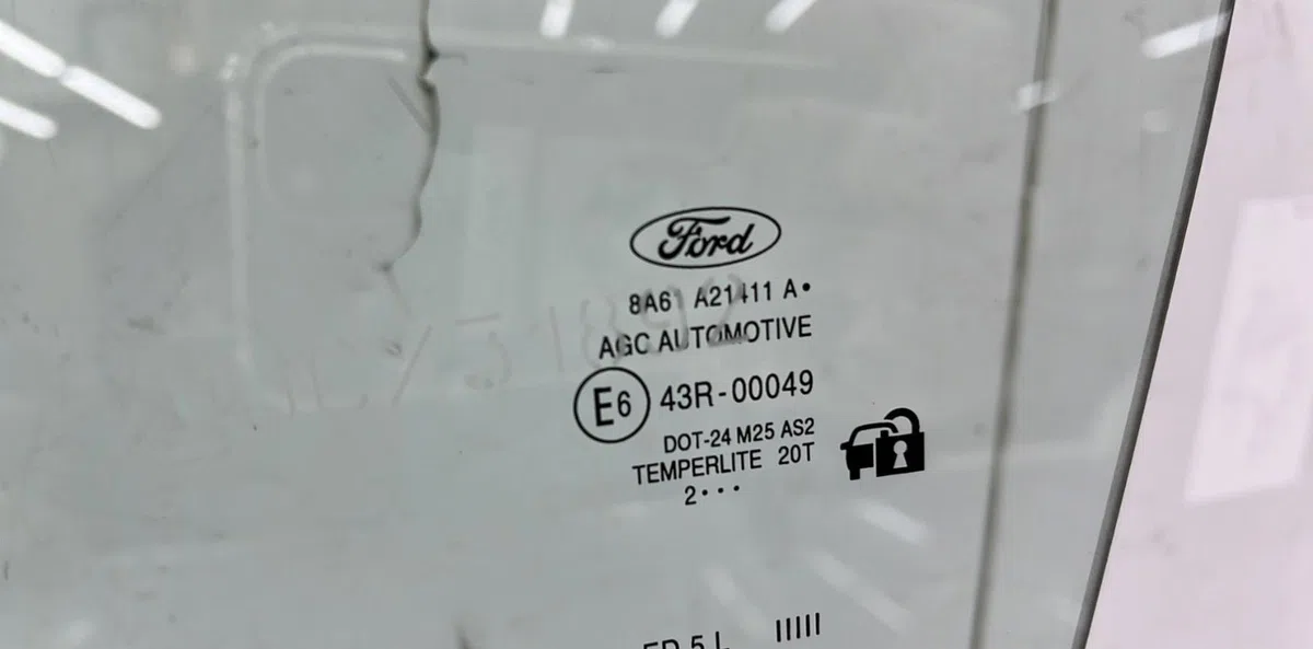Glace porte av g FORD FIESTA 6 PHASE 1 occasion