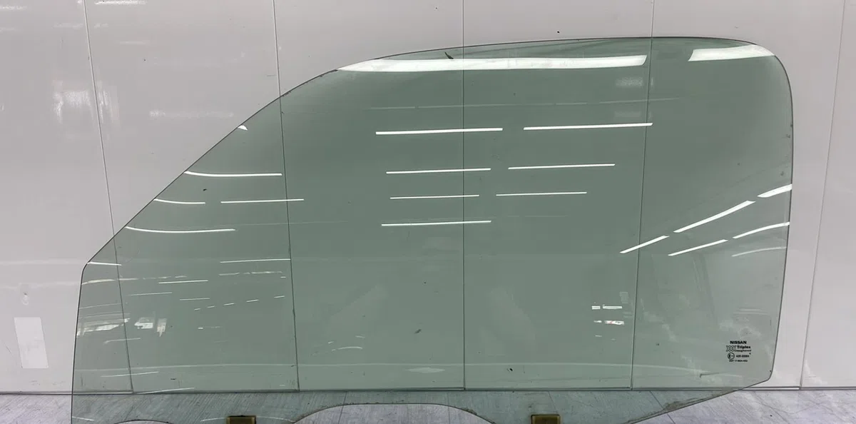 Glace porte av g NISSAN PRIMERA 1 PHASE 1 occasion