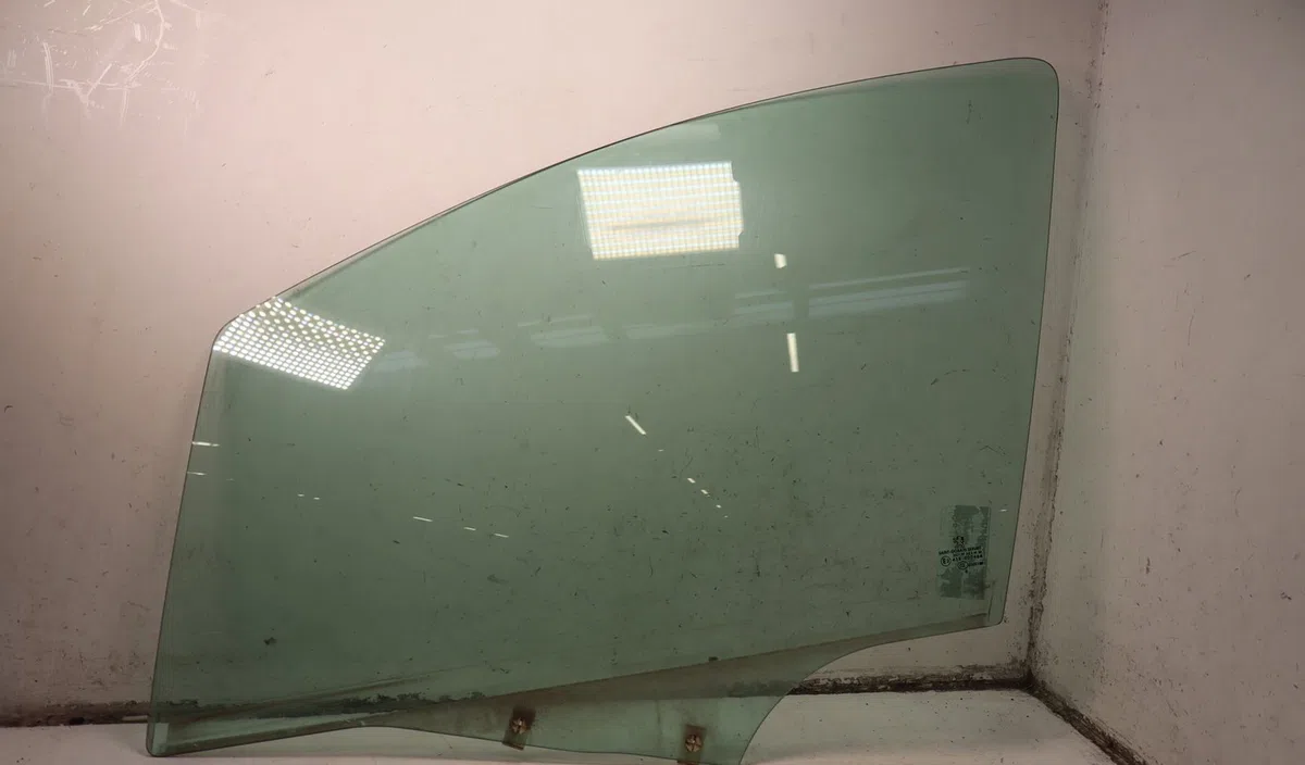 Glace porte av g Peugeot 207-207 (WA_, WC_) 1.6 hdi (2006-2013) 5 portes occasion