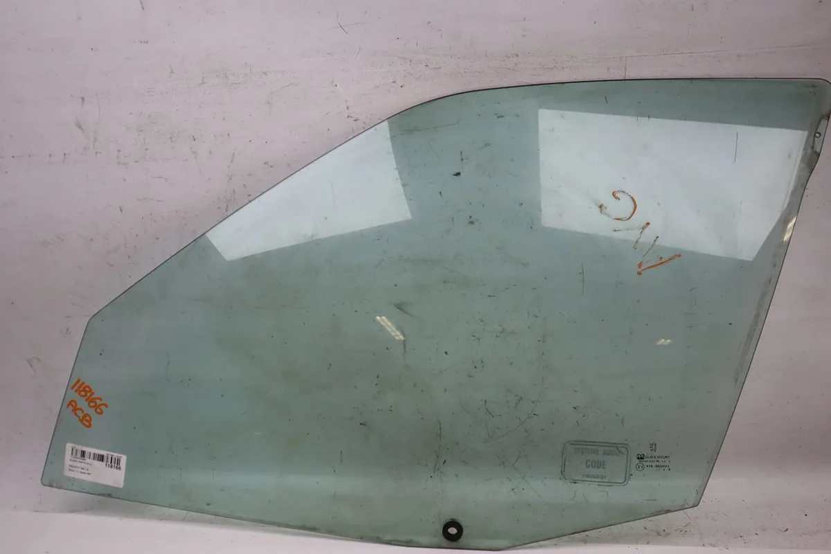 Glace porte av g Peugeot 306 3-5 portes (7A, 7C, N3, N5) 1.6 (1993-2000) occasion