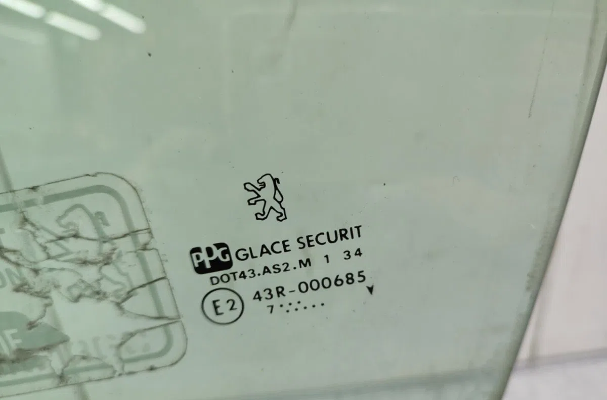 Glace porte av g PEUGEOT 406 PHASE 1 BREAK occasion
