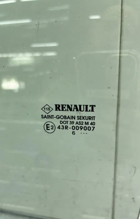 Glace porte av g RENAULT CLIO 3 PHASE 1 occasion
