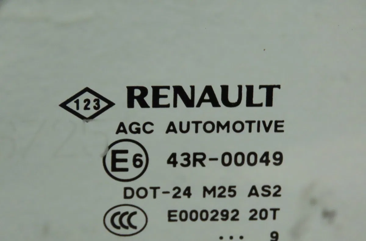 Glace porte av g Renault SCÉNIC III (JZ0-1_) 1.9 dci (jz0j, jz1j, jz1k, jz1s) (2009) occasion
