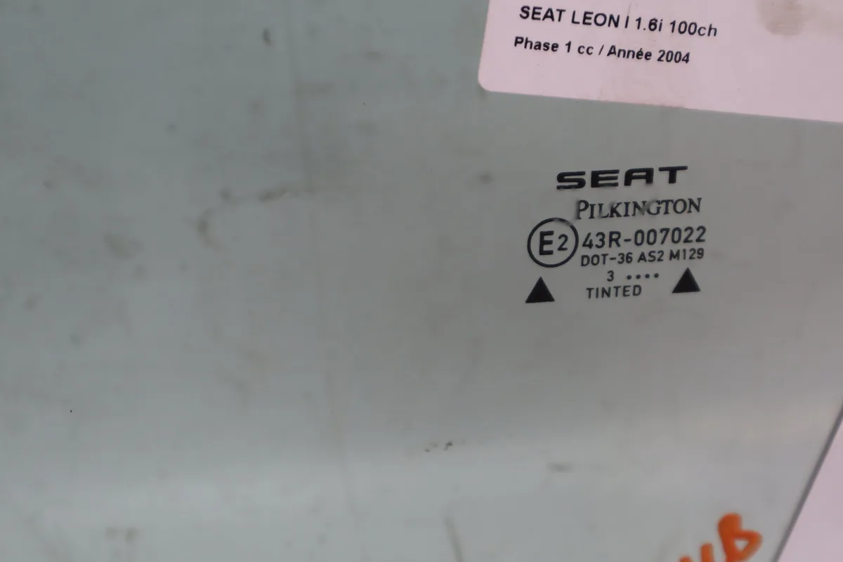 Glace porte av g Seat LEON (1M1) 1.6 16 v (2000-2006) occasion