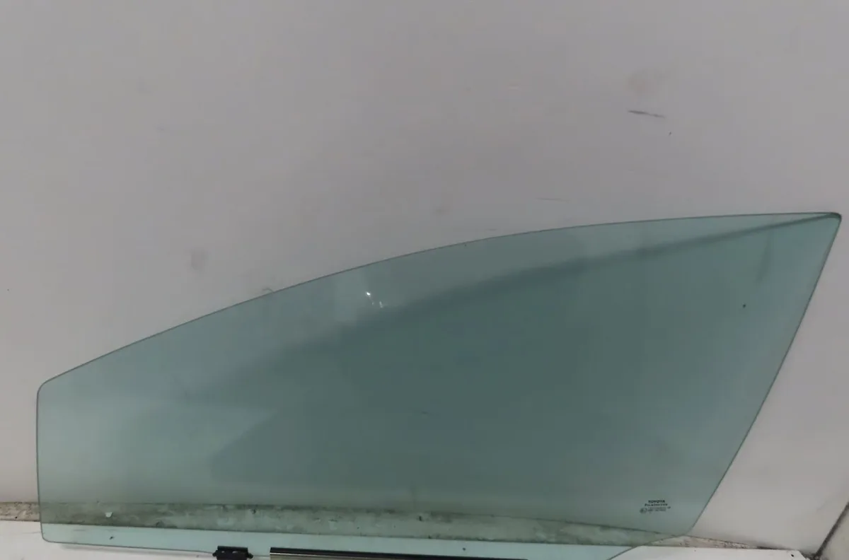 Glace porte av g Toyota AVENSIS Break (_T27_) 2.0 d-4d (adt270_) (2011-2018) occasion