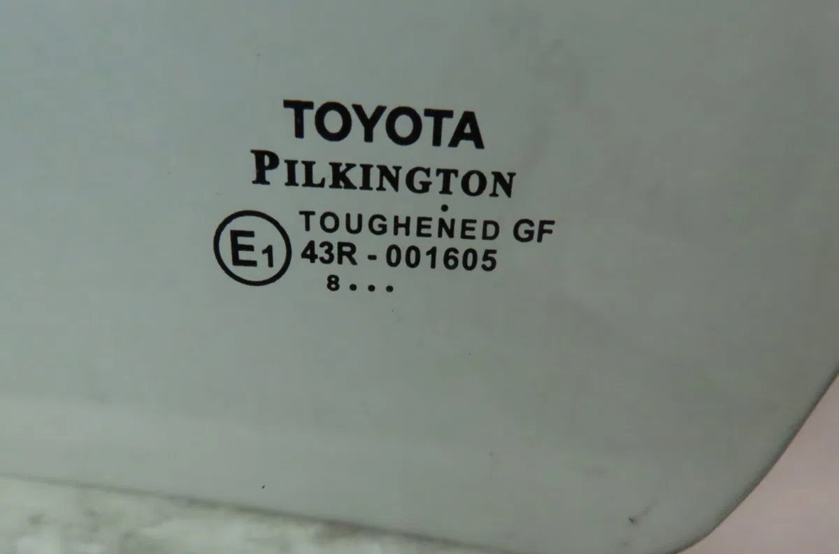 Glace porte av g Toyota AVENSIS Break (_T27_) 2.0 d-4d (adt270_) (2011-2018) occasion