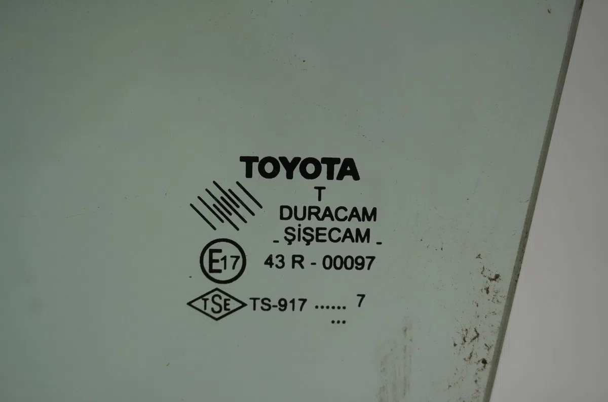 Glace porte av g Toyota COROLLA Verso (ZER_, ZZE12_, R1_) 2.2 d-4d (aur10_) (2005-2009) 5 portes occasion