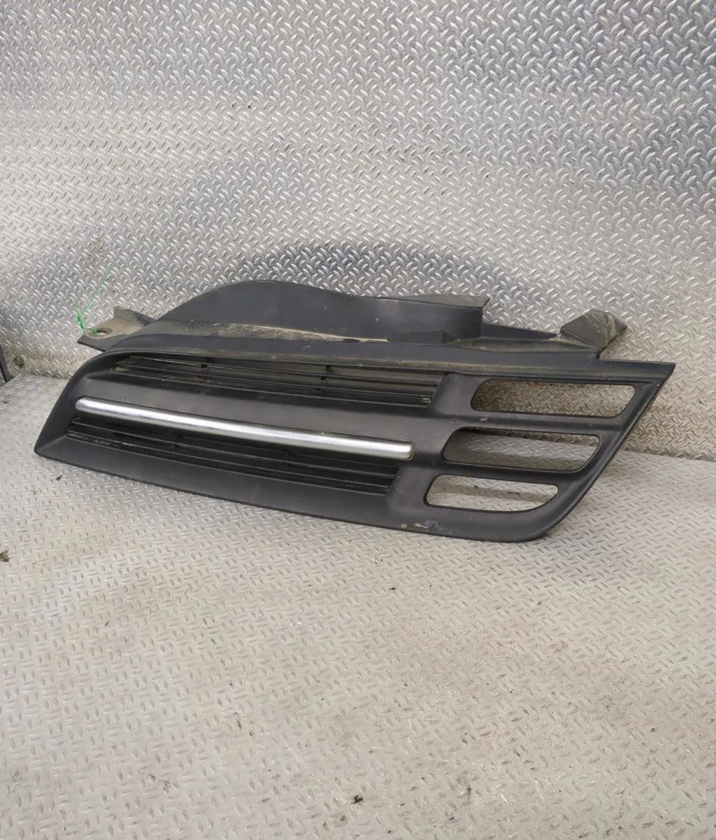 Grille calandre g NISSAN MICRA 3  MICRA 3 PHASE 1 occasion