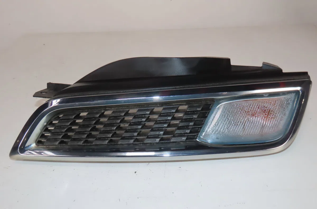 Grille calandre g Nissan MICRA III (K12) 1.2 16v (2003-2010) occasion