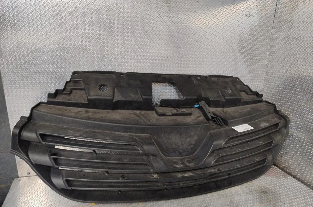 Grille calandre RENAULT TRAFIC 3  TRAFIC 3 LONG PHASE 2 occasion