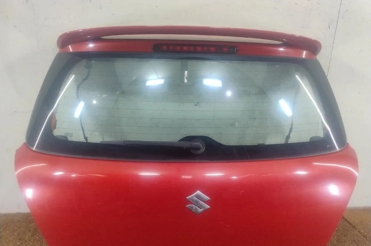 Hayon Suzuki SWIFT III (MZ, EZ) 1.6 (rs 416, rr 416) (2006) occasion