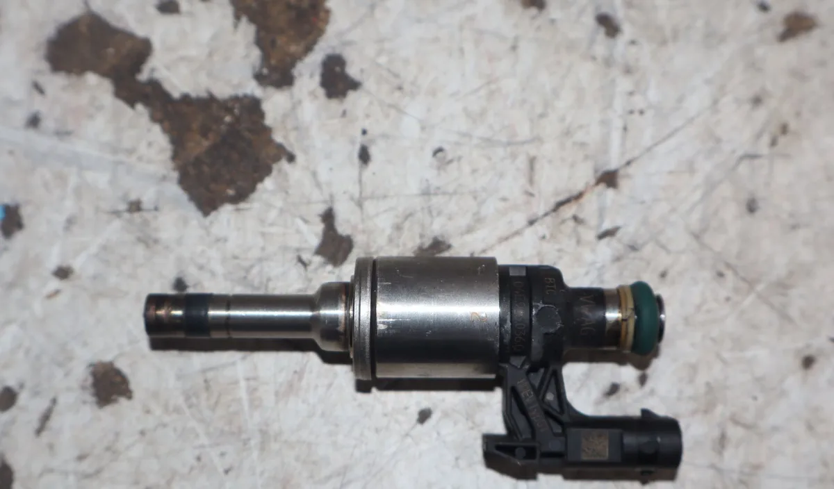 Injecteur Volkswagen POLO V (6R1, 6C1) 1.2 tsi 16v (2014-2017) 5 portes occasion
