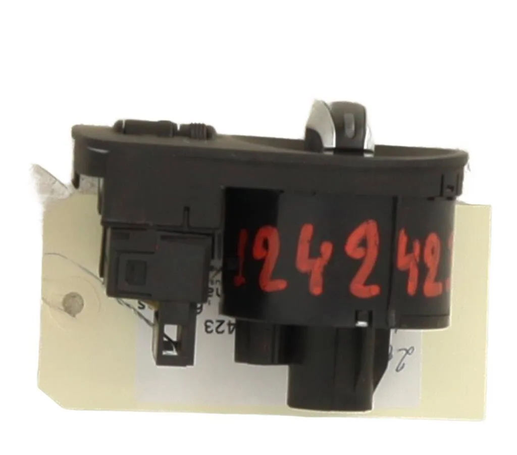 Interrupteur commande de phares Audi A1 (8X1, 8XK) 1.6 tdi (2011-2015) 3 portes occasion