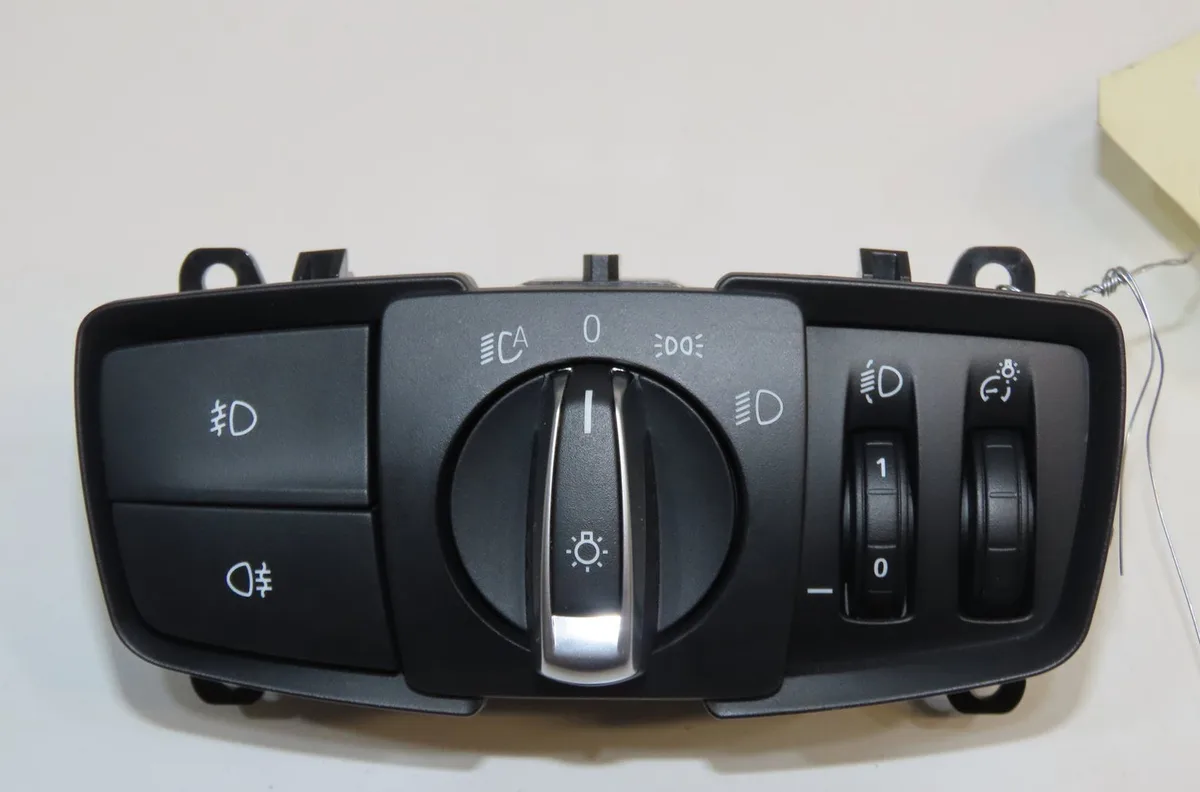 Interrupteur commande de phares Bmw 1 (F21) 116 i (2011) occasion