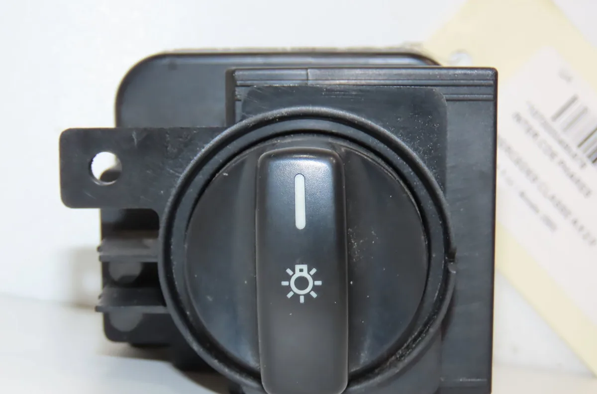 Interrupteur commande de phares Mercedes-benz CLASSE A (W169) A 180 cdi (169.007, 169.307) (2004-2012) 5 portes occasion