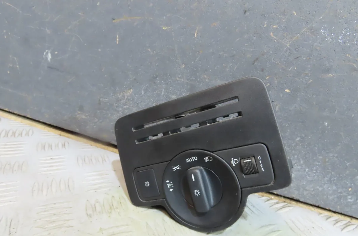 Interrupteur commande de phares Mercedes-benz VITO Camionnette (W447) 109 cdi (447.601, 447.603, 447.605) (2014) occasio