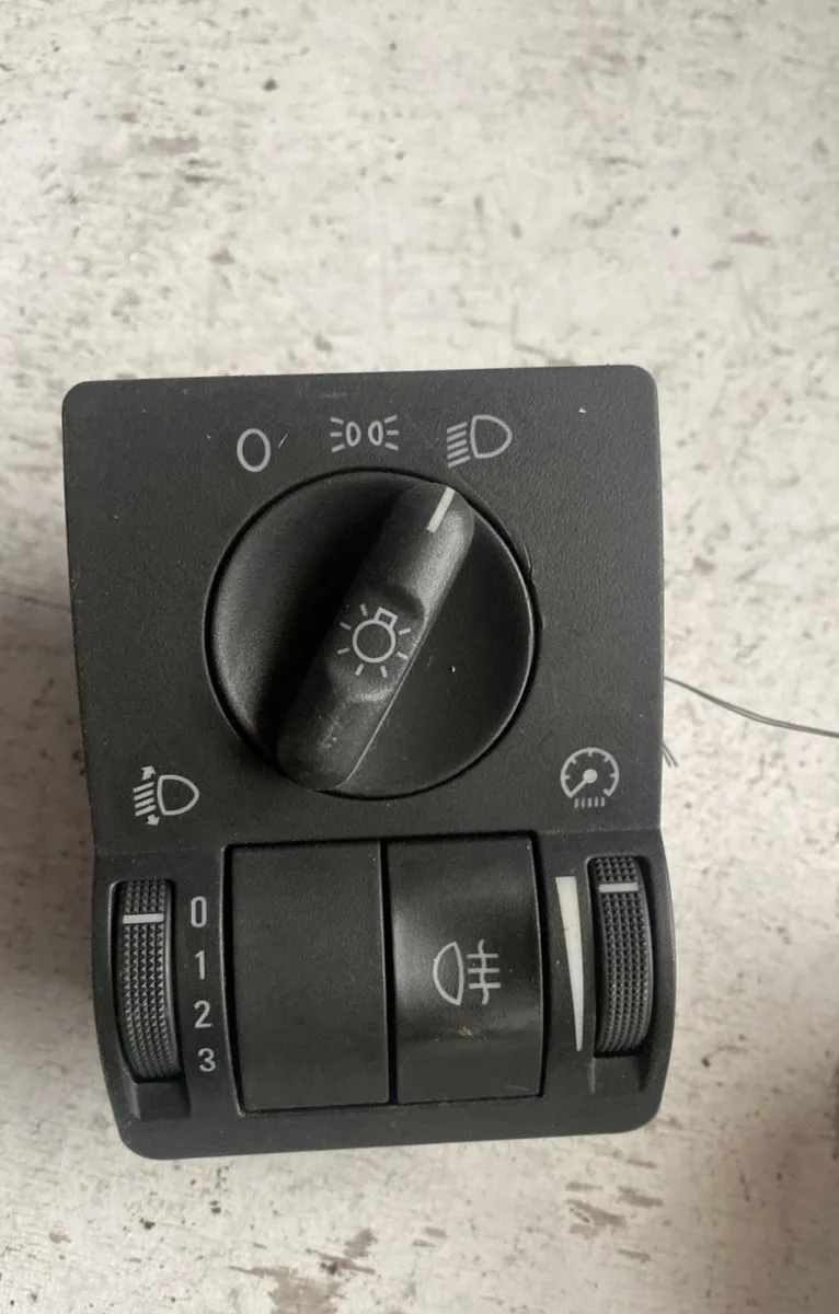 Interrupteur commande de phares Opel CORSA C (X01) 1.7 di (f08, f68) (2000-2009) occasion