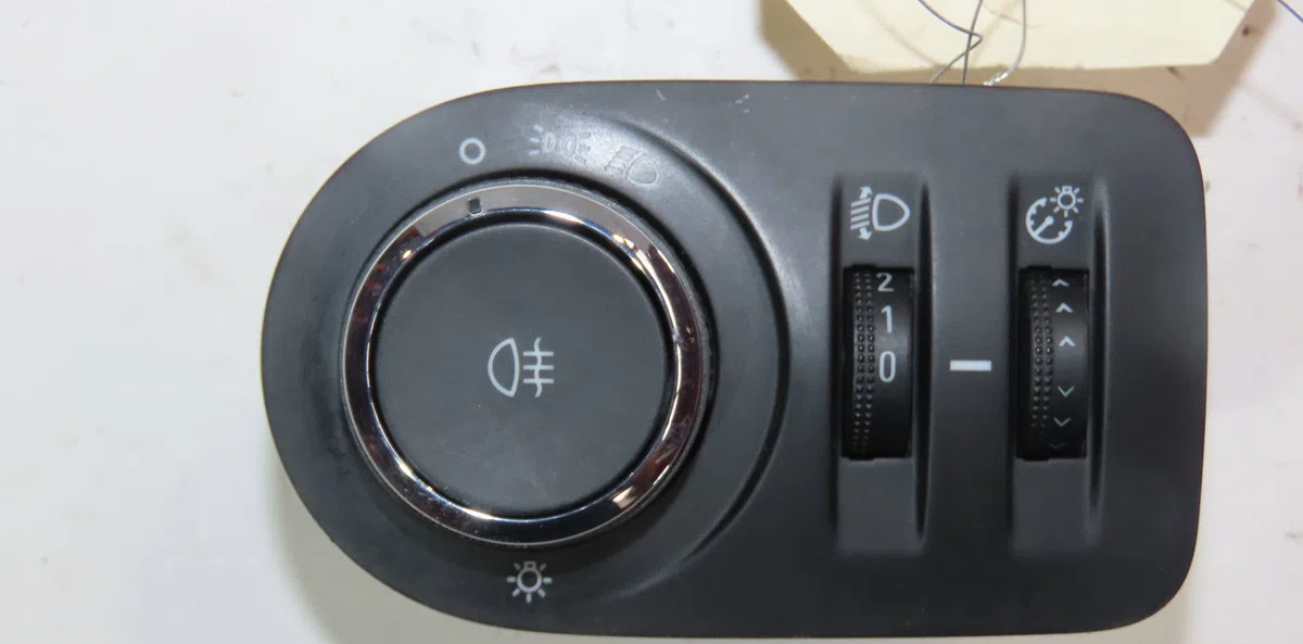 Interrupteur commande de phares Opel CORSA D (S07) 1.2 (l08, l68) (2006-2014) 5 portes occasion