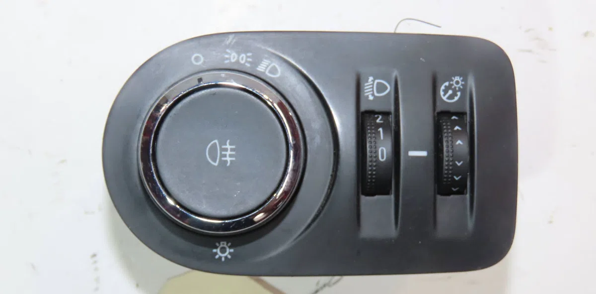 Interrupteur commande de phares Opel CORSA E (X15) 1.3 cdti (08, 68) (2014) occasion