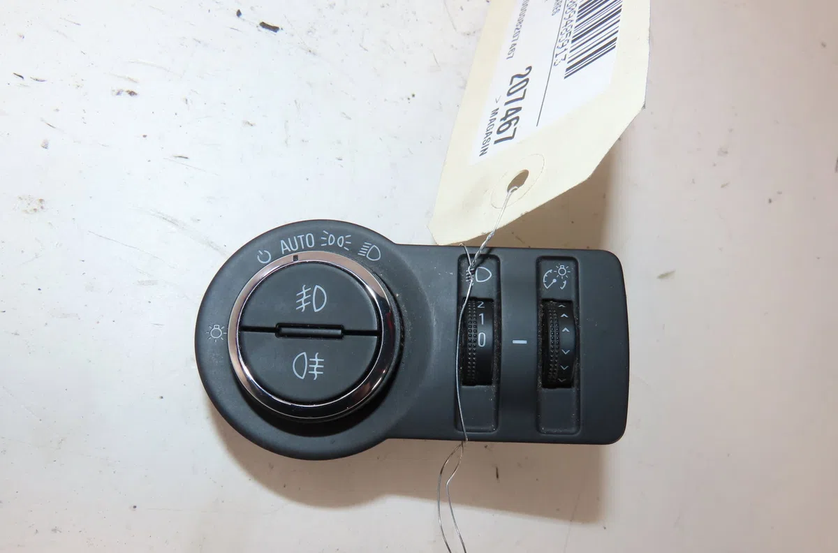 Interrupteur commande de phares Opel INSIGNIA A (G09) 2.0 cdti (68) (2008-2017) occasion